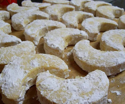 Picture of Kavala cookies  w/Almond per lb