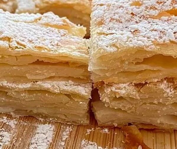 KUT BOREGI 2 LB (907g)w/powder sugar